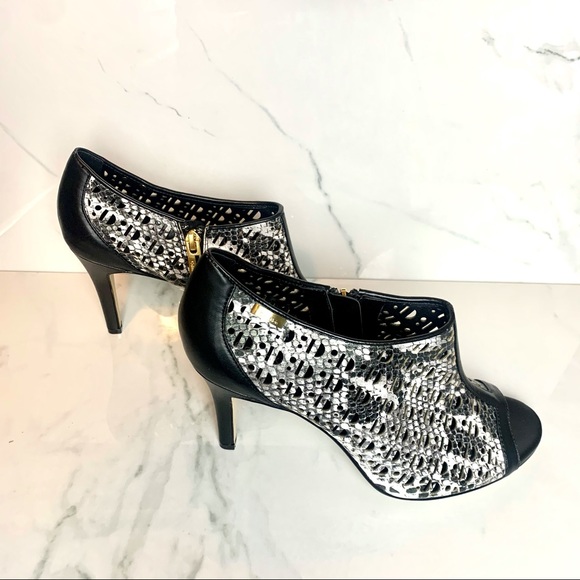 Calvin Klein Kailani Black And White Peep Toe Heel - Picture 2 of 12